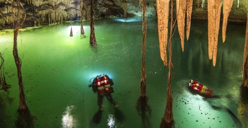 Underwater cave1